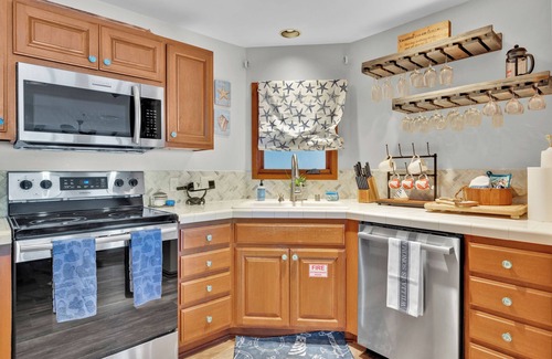 Avalon Villa | Welcome to this breathtaking panoramic gem located in Hamilton Cove