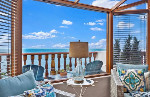 Avalon Villa | Welcome to this breathtaking panoramic gem located in Hamilton Cove
