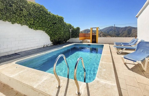 El Borge House | Welcome to this bright and welcoming vacation home with swimming pool.