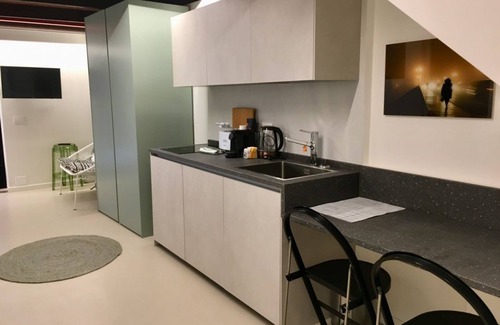 Citta Antica Apartment | Welcome to this charming period building, which has been completely renovated and is located just a few steps from the Ponte Pietra and the charming Teatro Romano in Verona.the apartment is a tastefully furnished studio in a modern style.