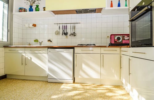 Meynes House | Welcome to this cozy vacation home in a wonderful location between Avignon and Nîmes.