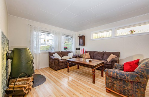 Møre og Romsdal House | Welcome to this lovely cottage with panoramic view over the Romsdalsfjord.