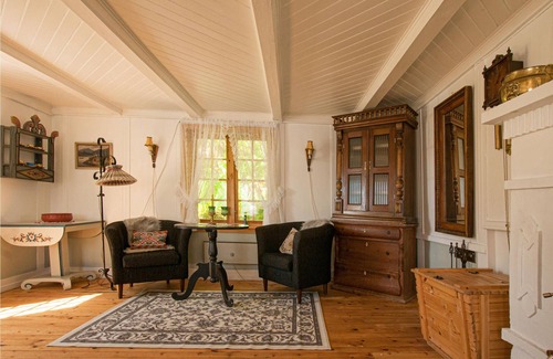 Lensvik House | Welcome to this venerable vacation home in Lensvik.