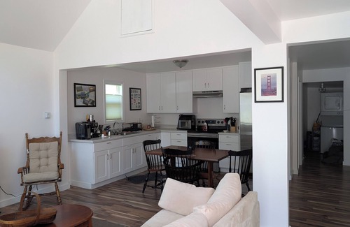Guerneville House | Welcome to this well-appointed Vacation Beach cottage.