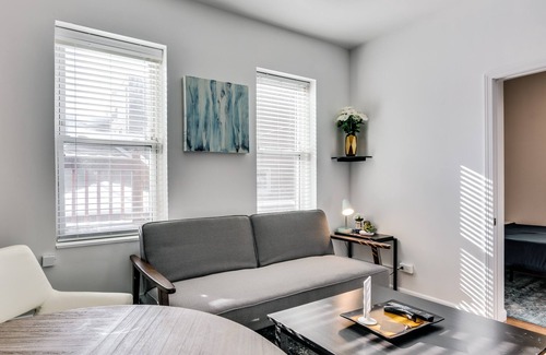 West Town Apartment | Welcome to West Town! 2 Bedrooms and PET FRIENDLY by AllSet Turnover