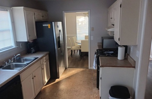 Gunter Afs House | Welcome to Whispering Oaks Retreat! Unwind in this charming 3BR/2BA home.