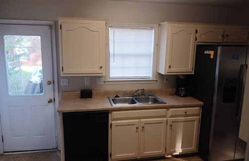 Gunter Afs House | Welcome to Whispering Oaks Retreat! Unwind in this charming 3BR/2BA home.