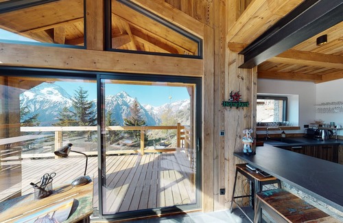 Les Deux Alpes Ski Chalet | Welcome to White Combs Mountain Lodge , 5 stars, spa, close to lifts and village