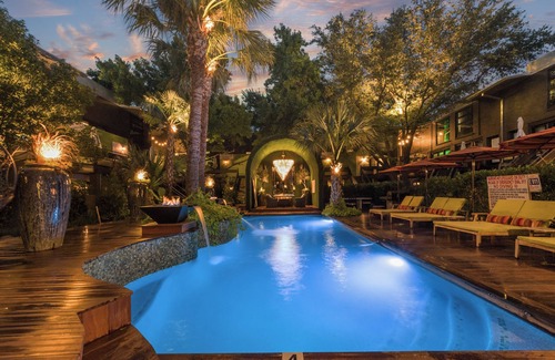 Old East Dallas Condo | Welcome to your Dallas escape — a luxurious 1-bedroom, 1-bath condo nestled in the prestigious Swiss Ave district. Perfect for 2 guests, this retreat blends timeless elegance with modern amenities for an unforgettable stay.