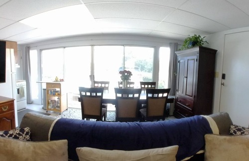 Strawberry Apartment | Welcome to your San Francisco Bay oasis!