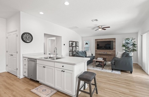 Okahumpka House | Welcome to Your Tranquil Retreat in the Village of Lake Denham!