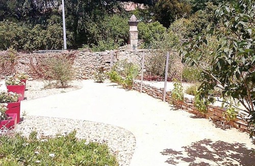 Murviel-les-Beziers Cottage | Welcome under the arbor: small gite