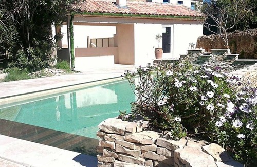 Murviel-les-Beziers Cottage | Welcome under the arbor: small gite