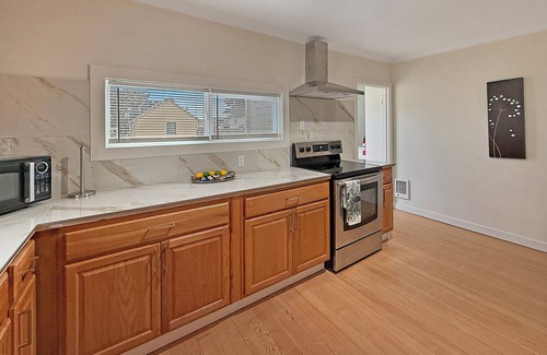 Seaside House | Welcoming 2-bedroom house 10min walk to the beach in Seaside