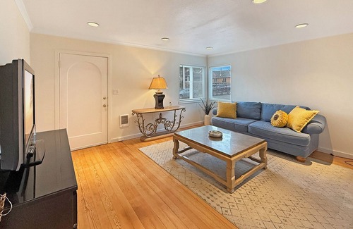 Seaside House | Welcoming 2-bedroom house 10min walk to the beach in Seaside