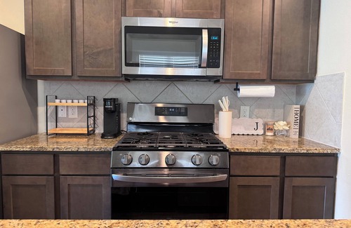 Katy House | Welcoming 4-bedroom house with AC in Park Row