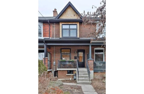 Bracondale Hill House | Welcoming basement studio suite in Toronto