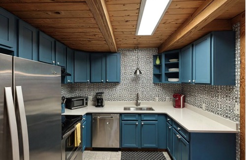 Cartersville Cabin | Welcoming Cabin near Lake Point Sports in Cartersville-Sleeps 9