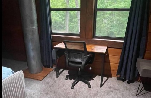 Cartersville Cabin | Welcoming Cabin near Lake Point Sports in Cartersville-Sleeps 9