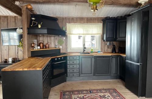 Beitostolen House | Welcoming Cabin with Fireplace & Modern Kitchen