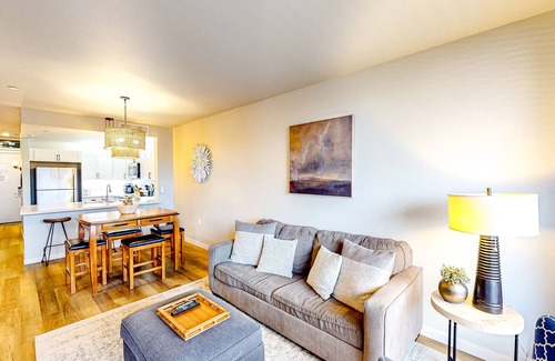 Chelan Condo | Welcoming condo with private balcony, pool, hot tub, & mountain/lake views