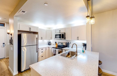 Chelan Condo | Welcoming condo with private balcony, pool, hot tub, & mountain/lake views