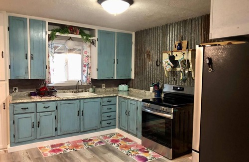 Hereford Cottage | Welcoming cottage with AC in Unity
