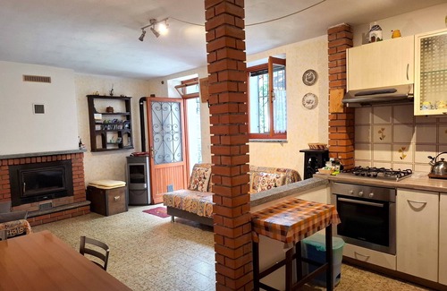 Plesio Apartment | Welcoming cozy apartment in a quaint medieval village