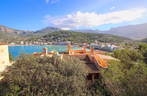 Soller Apartment | Welcoming garden apartment with sea and mountain views 5 minutes walk from beach