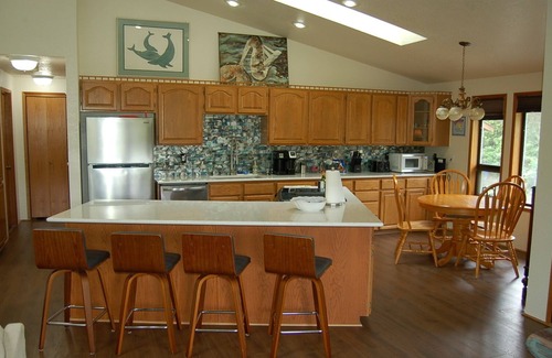Oyehut-Hogans Corner House | Welcoming Totem Tides 2-bedroom house Ocean Shores easy access to beach & town
