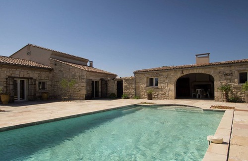 Montfrin Villa | Welcoming Villa with Private Swimming Pool in Montfrin