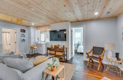 Williams Bay Cottage | Welcoming Williams Bay Cottage w/ Deck & Fire Pit!