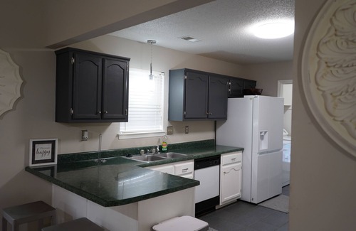 Southaven House | Well-Appointed 3BR Home w/Standalone Guest House