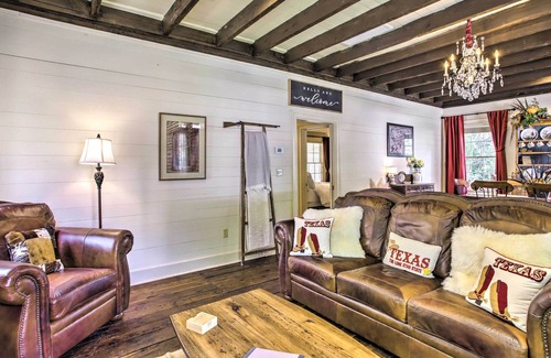 Chappell Hill House | Well-Appointed & Spacious Chappell Hill House