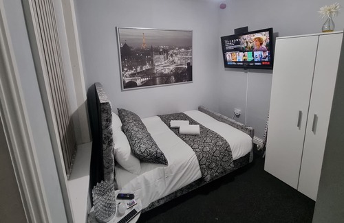 Holbeck Apartment | Well equipped apartment for a relaxing cosy and luxurious fun stay +Free Parking