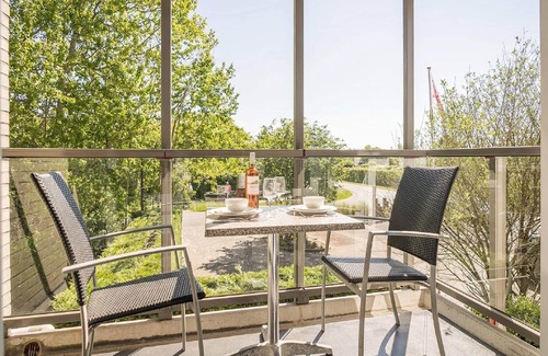 De Koog Apartment | Well-kept apartment a stone's throw from the sea