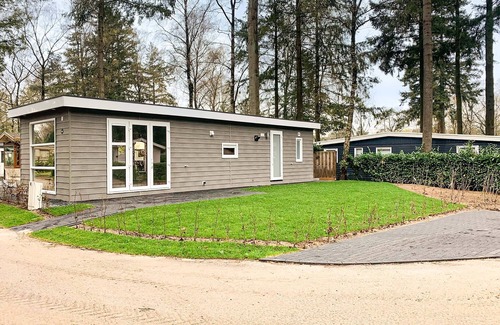 Ede Ski Chalet | Well-kept chalet in the middle of De Veluwe