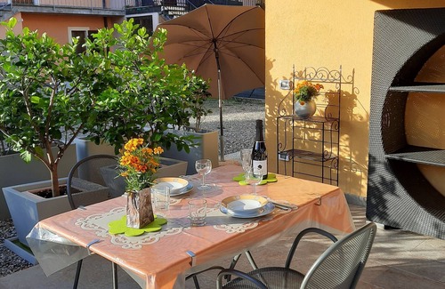 Cannobio Apartment | Well-kept FEWO 2 pers.100 m to the beach with covered private terrace, parking lot