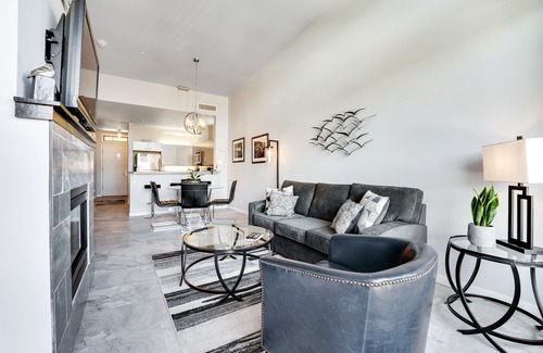 Chelan Condo | Well-Located Condo with Patio and Shared Pool & Hot Tub - Enjoy a Quiet Location
