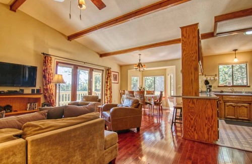 Groveland Apartment | Wells Fargo Station at Pine Mountain Lake