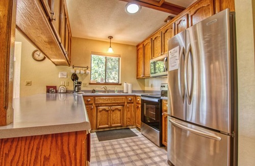 Groveland Apartment | Wells Fargo Station at Pine Mountain Lake