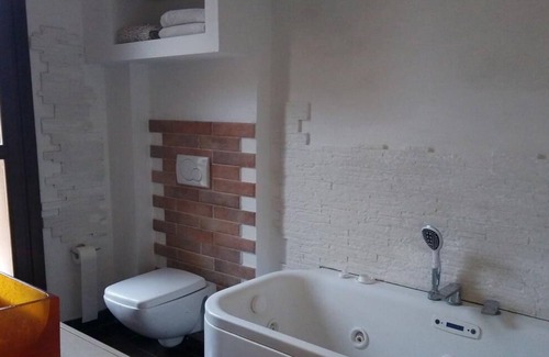 Tuoro sul Trasimeno House | WELNESS ROOM Chromoterapy Jacuzzi Garden