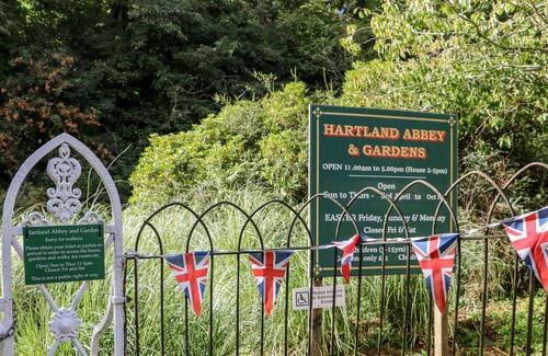 Hartland Cottage | WESLEY END, pet friendly, character holiday cottage in Hartland