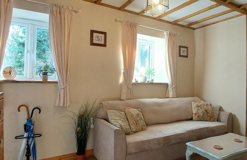 Lanner Apartment | Wesley House Holidays - Choice of 2 Quirky Cottages in 4 private acres