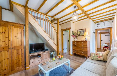 Lanner Apartment | Wesley House Holidays - Choice of 2 Quirky Cottages in 4 private acres