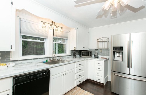 Asheville Cottage | West Asheville Bungalow - Close to Biltmore/LexAve