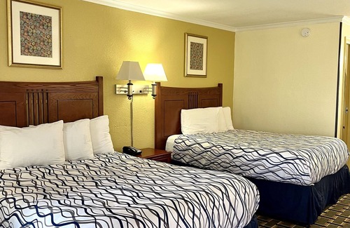 National Hills Hotel | West Bank Inn