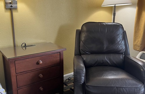 National Hills Hotel | West Bank Inn