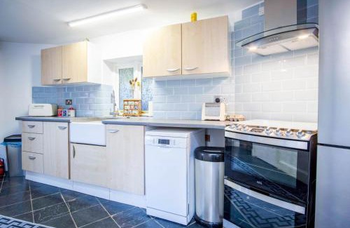 Llansadwrn House | West Barn - 2 Bedroom Cottage - Llandeilo