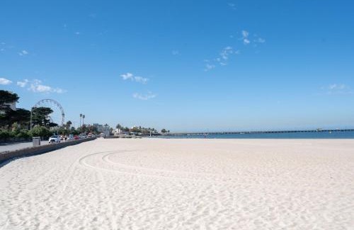 St Kilda West Apartment | WEST BEACH St Kilda, Acland St, Luna Pk Car